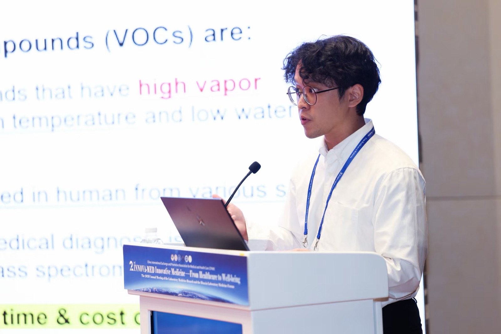 Leonardo Wijaya delivering his oral presentation at the 2nd INNOVA-MED Innovative Medicine Conference in Chongqing, September 11, 2026